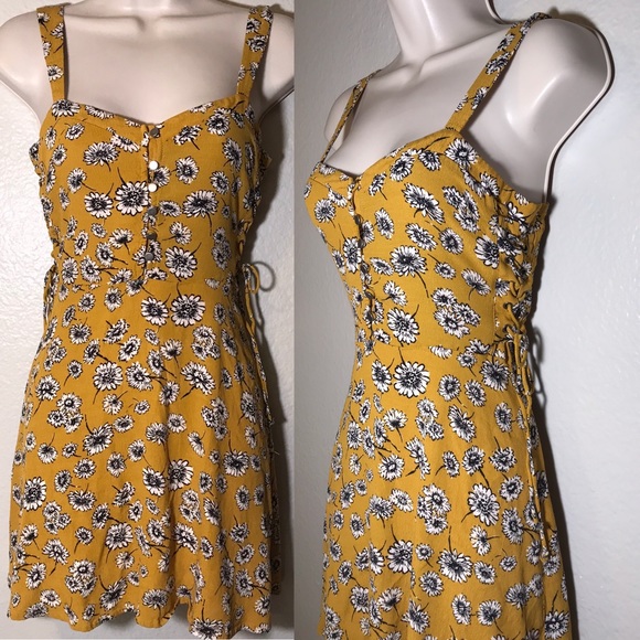 Forever 21 Dresses & Skirts - Forever 21 Floral lace-up side detailed dress